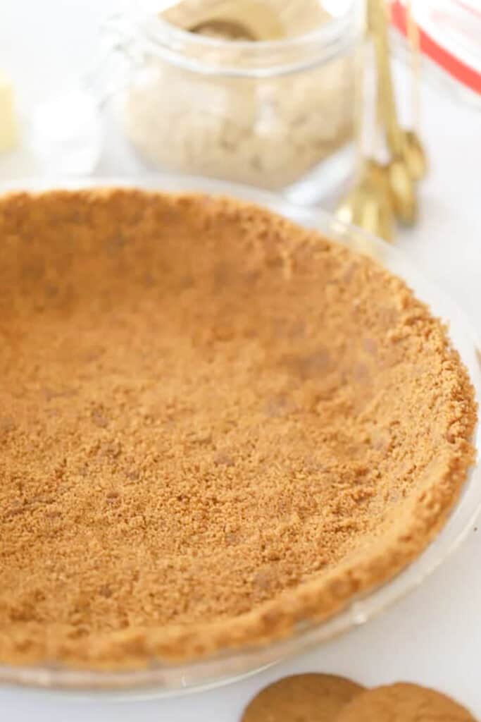 pumpkin cheesecake pie no bake recipe with a no bake gingersnap crust, thanksgiving dessert recipe..
