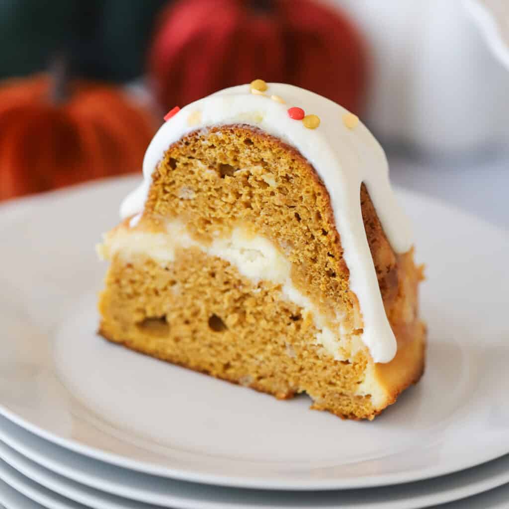 Pumpkin cake with cream cheese frosting. Best pumpkin recipes dessert.