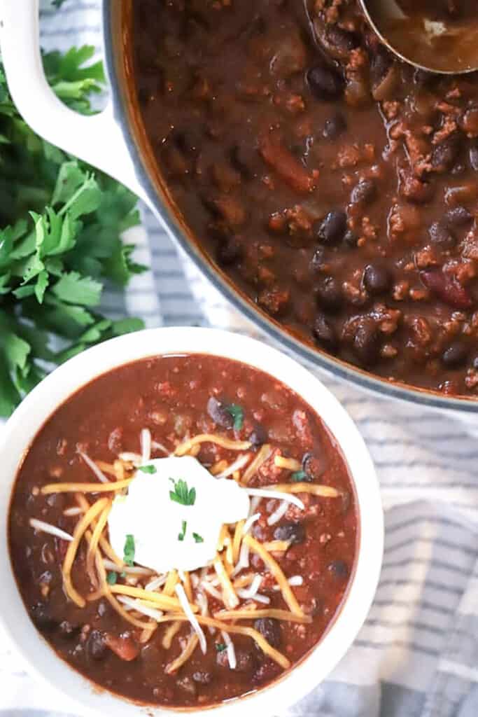 pinto beans in chili, pinto bean chili, chili recipe with beans, chili with beans.