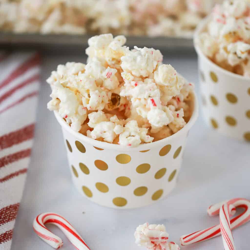 candy cane white chocolate popcorn recipe, peppermint white chocolate popcorn.