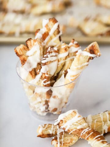 cinnamon twists with puff pastry, recipe for cinnamon twists. cinimon twists, cinnamon twist puff pastry.