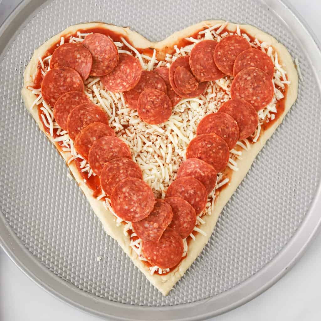 Heart shaped pizza for Valentine dinner recipes. dinner ideas for valentine's day. Valentine's dinner ideas. Family valentine dinner ideas.