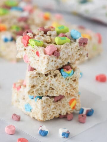 how to make the best Lucky Charms No Bake Cookie Bars recipe