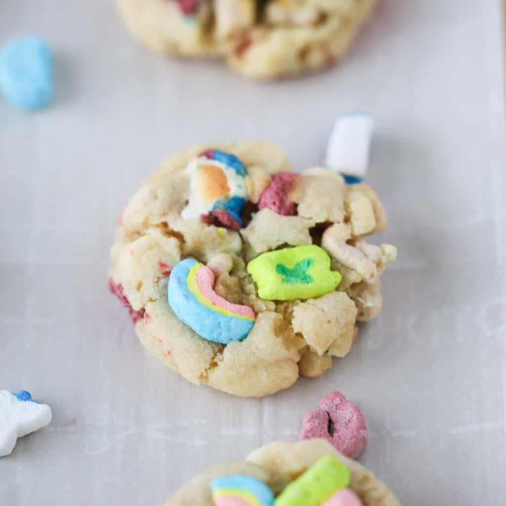 how to make Lucky Charms Cookies- st patrick's day cookies
