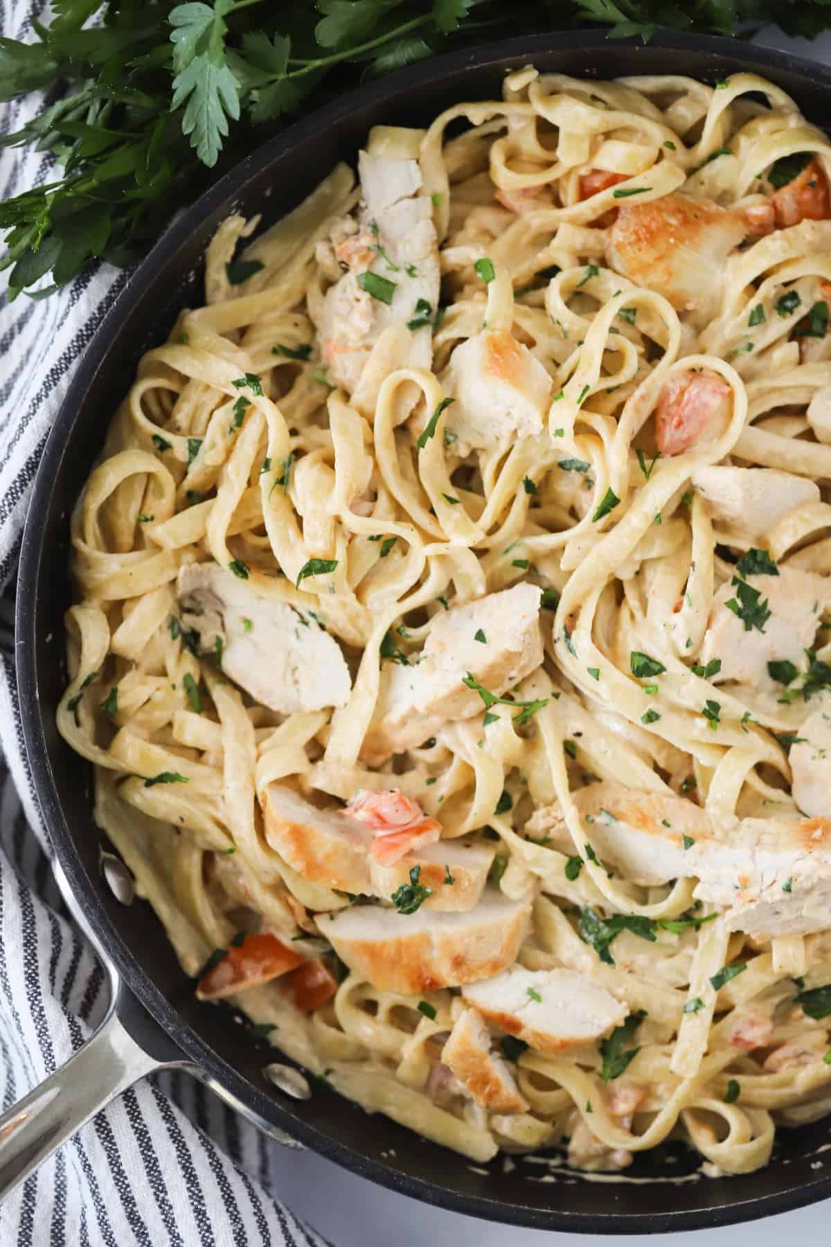 Spicy Cajun Chicken Pasta 2 A saucepan filled with creamy Cajun Chicken Alfredo Pasta, showcasing juicy chicken and fettuccine coated in spicy sauce.