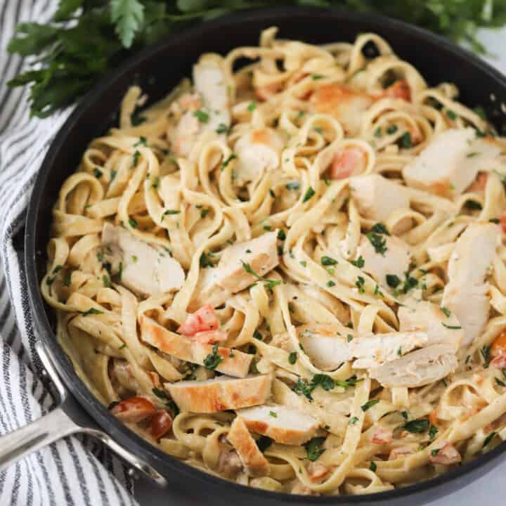 Cajun Chicken Alfredo Pasta - The Carefree Kitchen