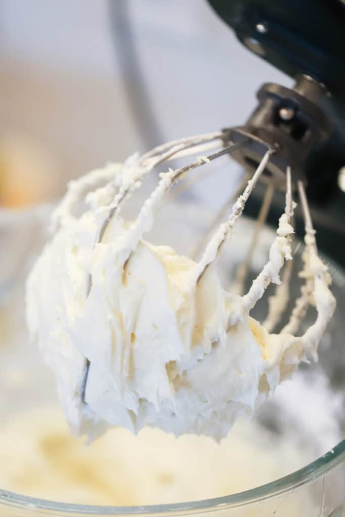 how to make this light and fluffy vanilla buttercream frosting recipe.
