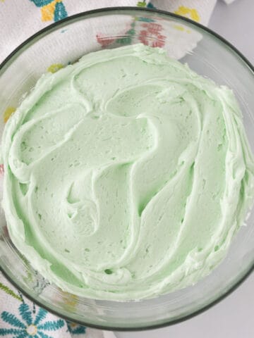 Mint Cream Cheese Frosting, Cream Cheese Mint Frosting, mint icing recipe. how to make mint green icing.