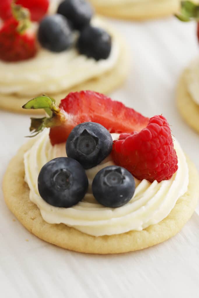 how to make sugar cookie fruit pizza 