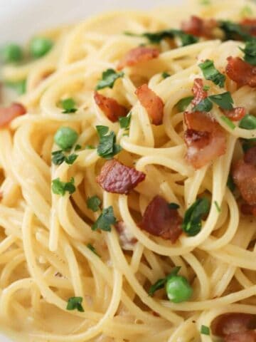 spaghetti carbonara, easy pasta dinfer recipe