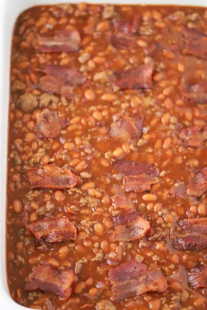 Homemade baked beans with bacon; canned baked beans recipe, best baked bean recipe, chili baked beans, baked beans in chili. Best beans recipe.