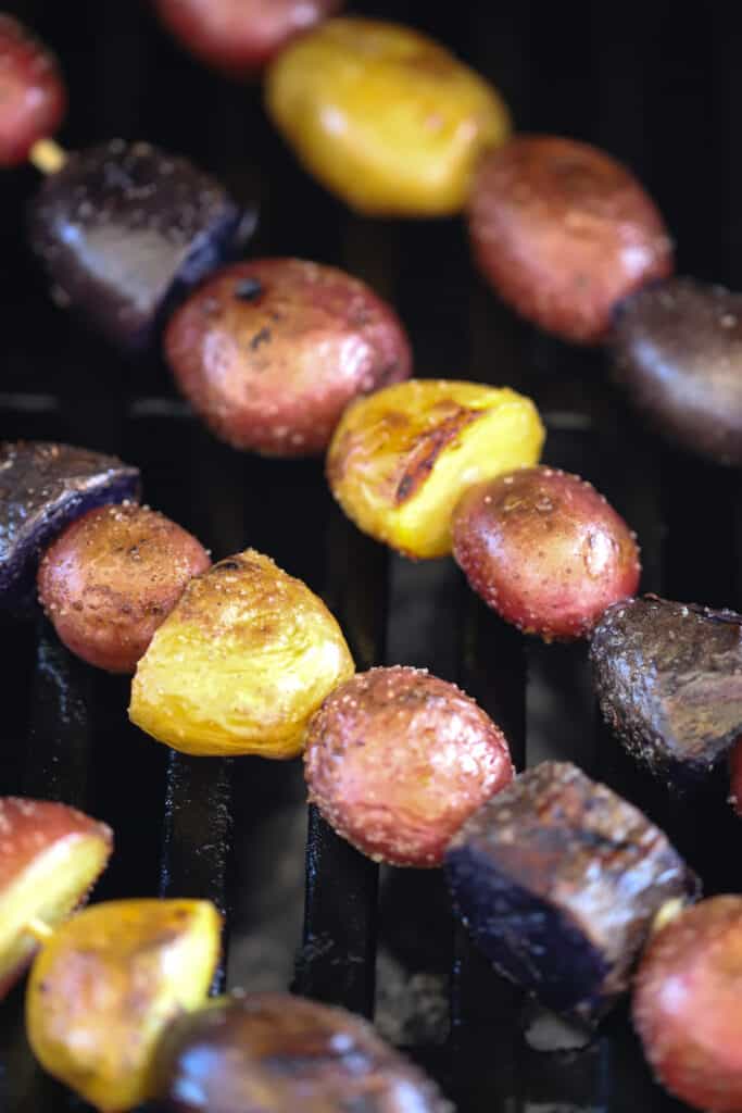 Fingerling potato recipes, best fingerling potatoes recipe, grilled fingerling potatoes, fingerling potatoes bbq.