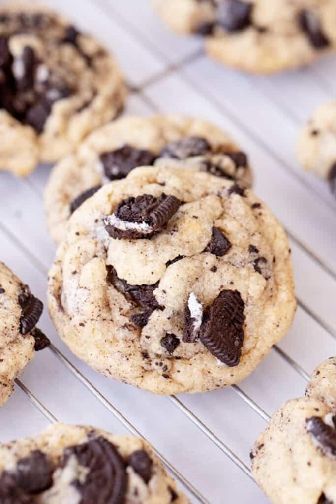 how to make crushed oreo cookies, one of the best recipes using oreo cookies.