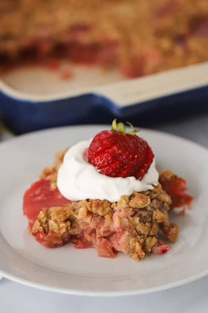 Strawberry rhubarb crisp recipe, best rhubarb recipes, strawberry rhubarb pie crumble.