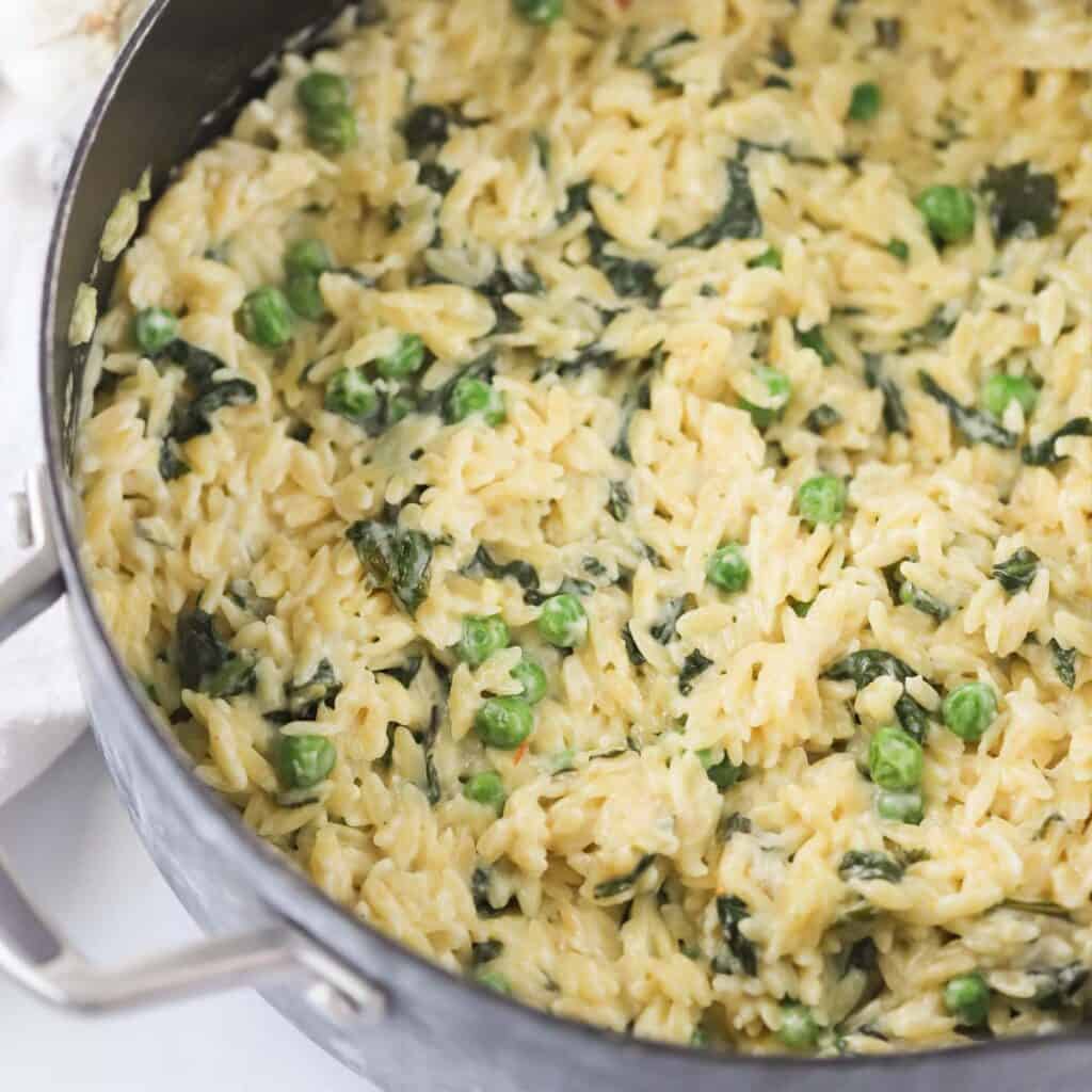 how to make creamy peas and orzo pasta in one pot.