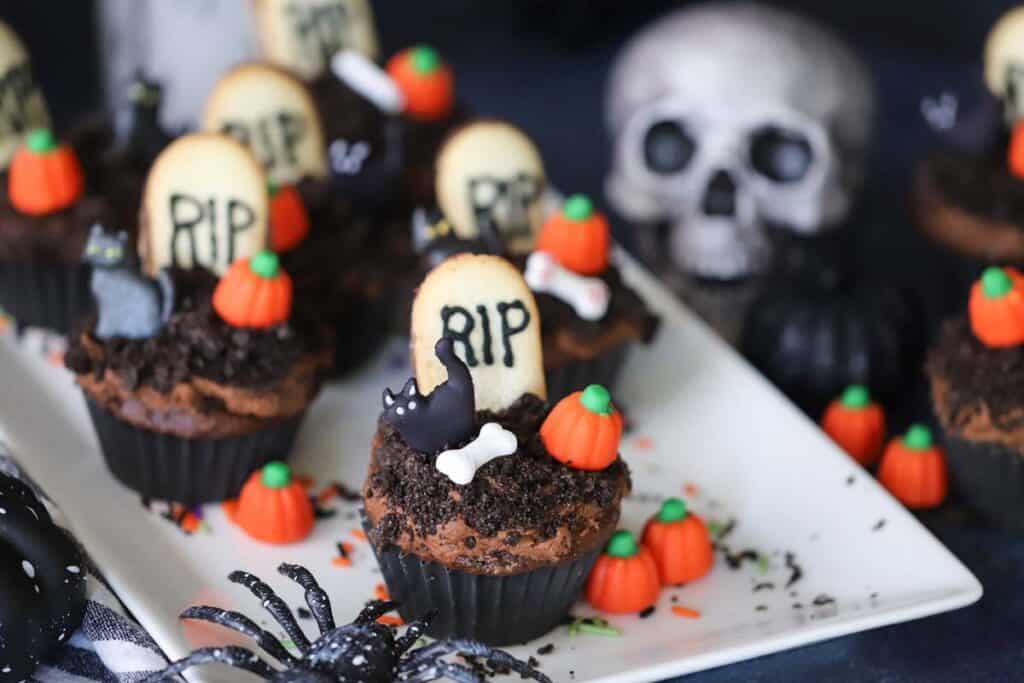 best halloween cupcakes, creative halloween cupcakes ideas.