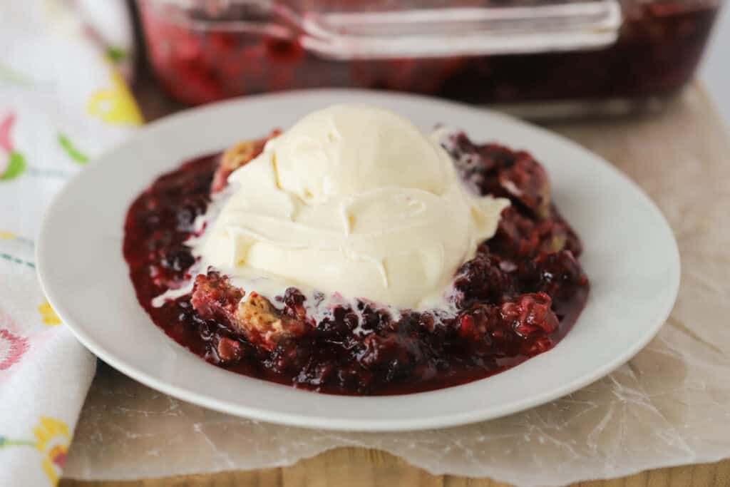 how to make berry crisp recipe, easy summer dessert recipe. 