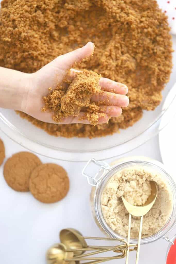no bake gingersnap crust, gingerbread pie crust, ginger cookie pie crust, ginger pic crust, gingerbread cookie crust. 