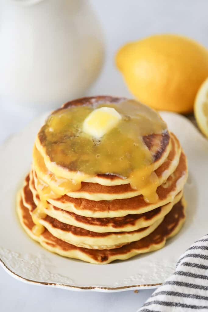 how to make the best lemon ricotta pancake recipe. easy breakfast recipe, lemon recipe. 