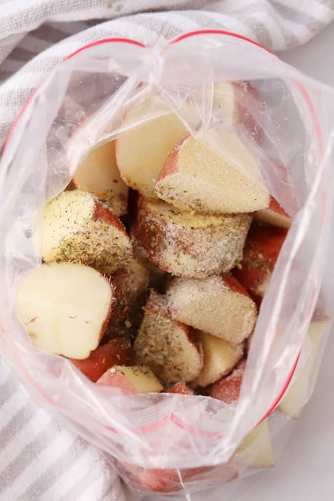 garlic and herb seasonings for potatoes, inside a bag to coat the potatoes, roasted cheese potatoes, garlic cheese potatoes, cheese garlic potatoes.