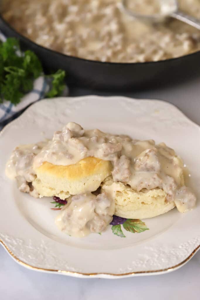 sausage gravy on top of homemade biscuits, best sausage gravy with biscuits recipe, can you freeze sausage gravy, sausage gravy and biscuits, biscuits and sausage gravy.