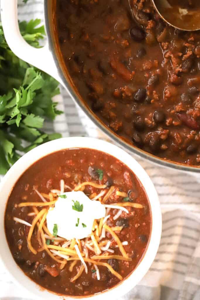 pinto beans in chili, pinto bean chili, chili recipe with beans, chili with beans.
