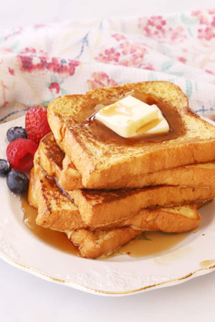 how to make the best french toast recipe, french toast classic, french toast with nutmeg.