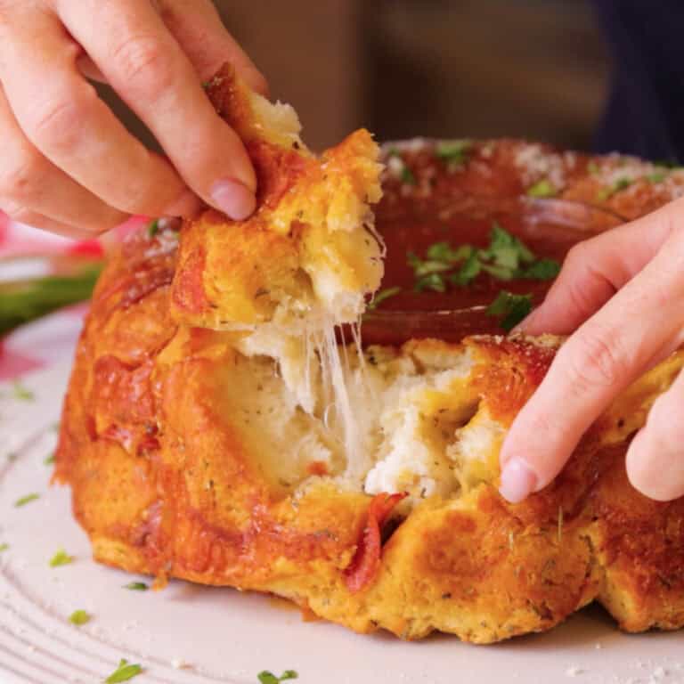 pizza monkey bread recipe, pepperoni monkey bread. monkey bread pizza recipe.