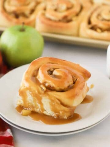 caramel apple cinnamon rolls, caramel apple sweet rolls recipe.