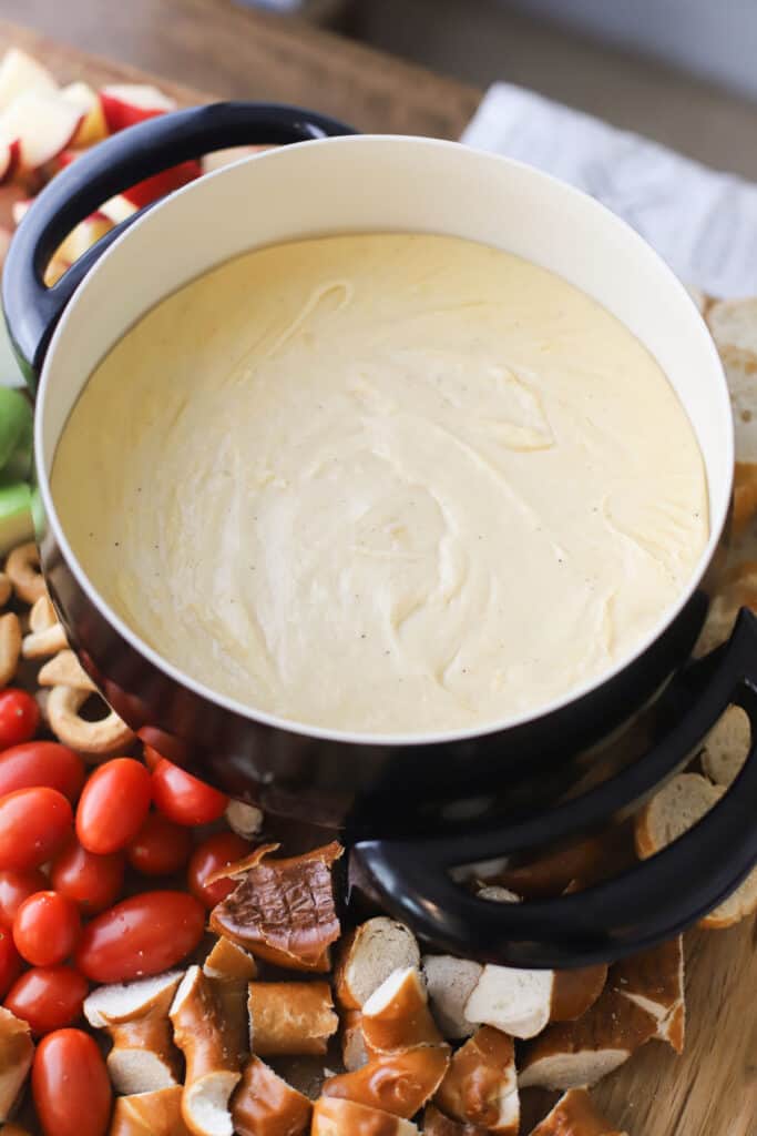 easy cheese fondue recipe in a dutch oven, cheese fondue with white wine.