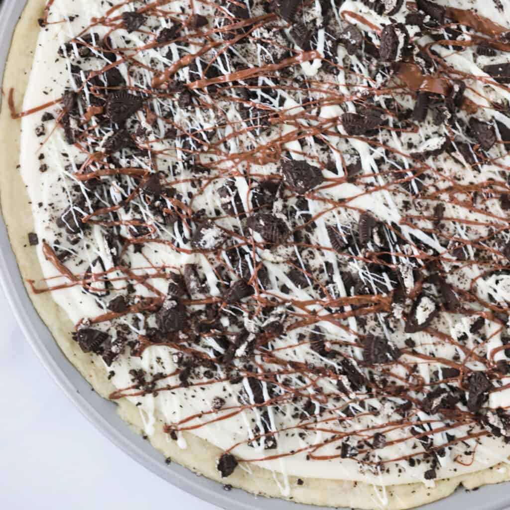 Dessert pizza oreo with a cookie crust. One of the best oreo desserts.