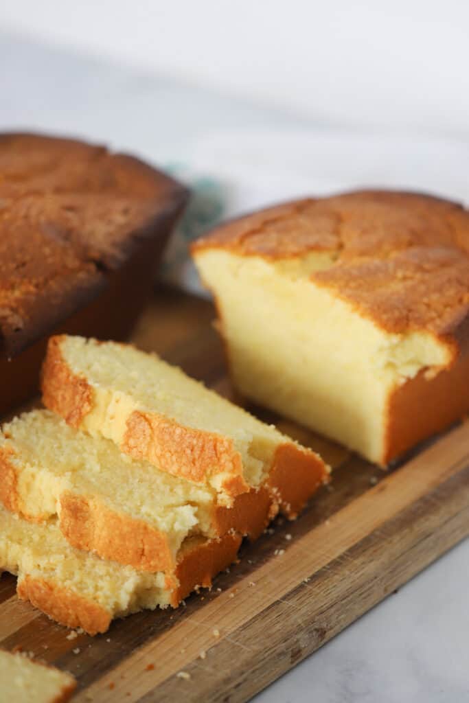 how to make this easy vanilla pound cake recipe, an incredibly moist pound cake recipe.