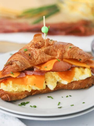 recipe for croissant breakfast sandwich
