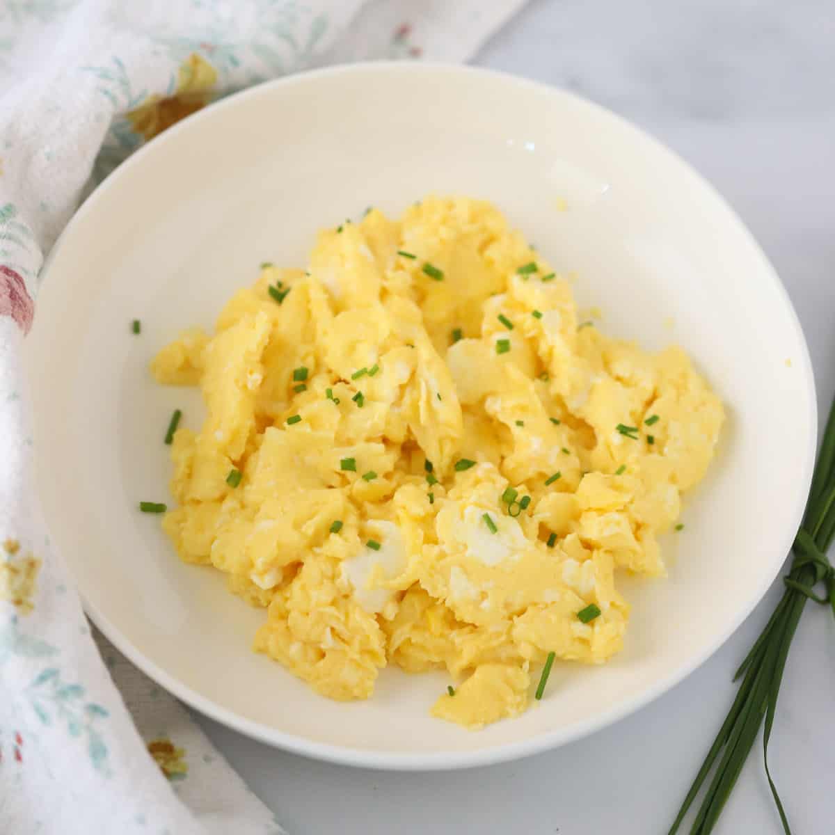 How to Make Fluffy Scrambled Eggs - The Carefree Kitchen