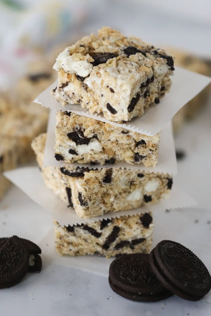 A stack of Oreo Rice Krispie Treats with a few full Oreo cookies on the side.