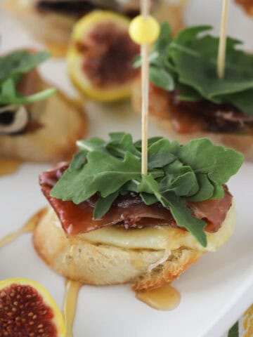 how to make Brie and Fig Crostini recipe