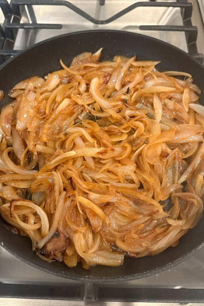 A large cast iron pan with this caramelized onions recipe.