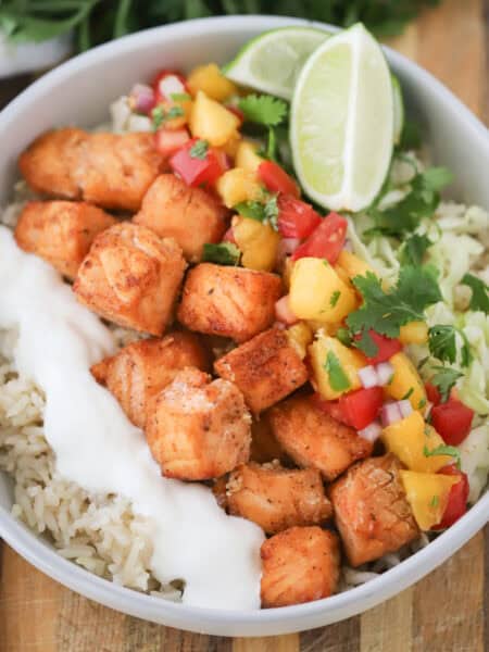 how to make salmon bites bowls with rice and peach salsa. healthy and easy dinner idea