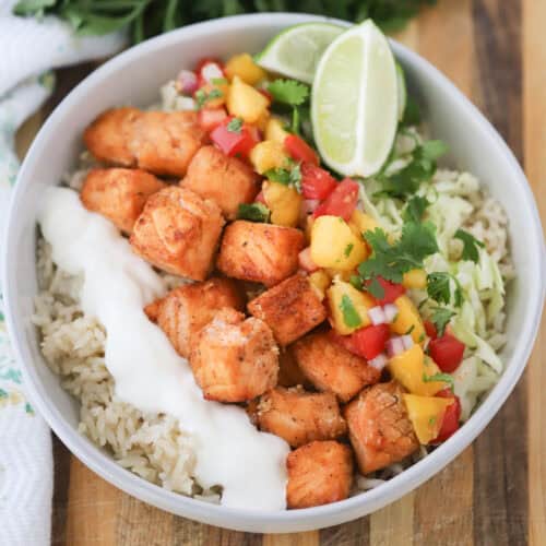 how to make salmon bites bowls with rice and peach salsa. healthy and easy dinner idea